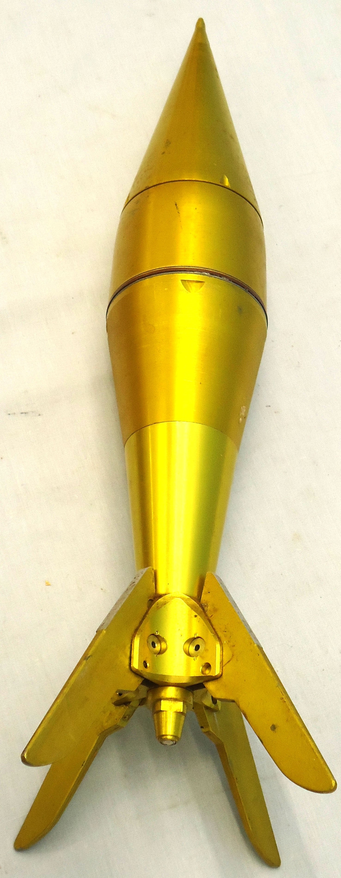INERT DEACTIVATED. Rare, Early, Unfired, Cockerell 90mm gun (90x352) HEAT (High Explosive Anti-Tank) (Fin Stabilised, Hollow Charge) Round, Factory Display/Instructional Projectile for the Cockerell Mk3-MA1 90mm gun. - O 2272 INERT DEACTIVATED. Rare, Early, Unfired, Cockerell 90mm gun (90x352) HEAT (High Explosive Anti-Tank) (Fin Stabilised, Hollow Charge) Round, Factory Display/Instructional Projectile for the Cockerell Mk3-MA1 90mm gun. - O 2272  Other Ammunition 