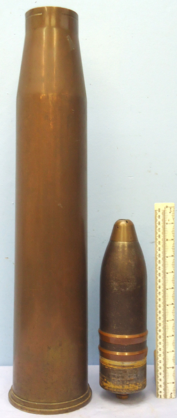 DEACTIVATED INERT. WW2 1945 dated Unfired British 17pr (76.2 x 583R) Armour Piercing Discarding Sabot/Trace (APDS/T) Round. - O 1915 DEACTIVATED INERT. WW2 1945 dated Unfired British 17pr (76.2 x 583R) Armour Piercing Discarding Sabot/Trace (APDS/T) Round. - O 1915  Other Ammunition - {CATEGORY} in 