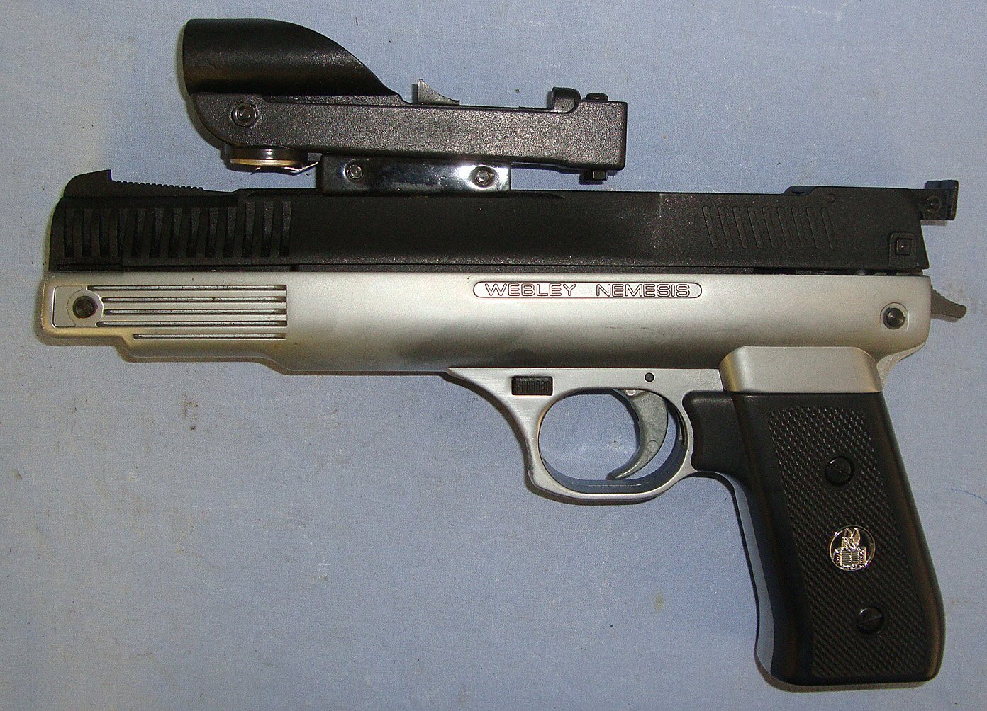  1994-2005 Webley Nemesis Classic Single-Stroke Pneumatic (SSP) .177 Calibre Air Pistol with Single Point ‘Red Dot’ Sight & Illustrated Instruction Pamphlets. AI 853  air pistol .177