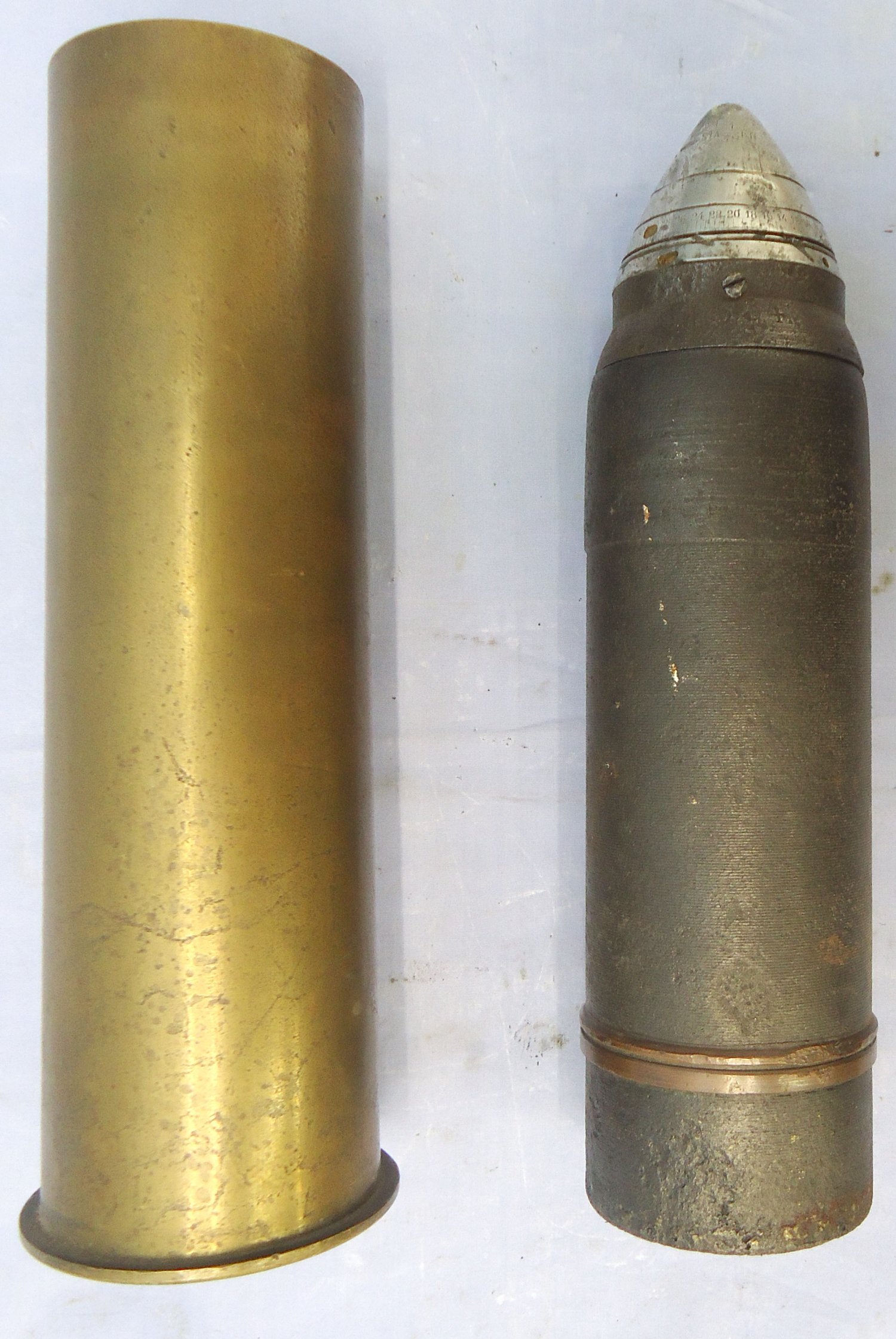 DEACTIVATED INERT. Belgian, Unfired, WW2, 1939 Dated 75mm (75x280R) Shrapnel Round for the Belgian 75mm Canon de 7.5cm 1905 TR Field Gun. - O 2261 DEACTIVATED INERT. Belgian, Unfired, WW2, 1939 Dated 75mm (75x280R) Shrapnel Round for the Belgian 75mm Canon de 7.5cm 1905 TR Field Gun. - O 2261  Other Ammunition 