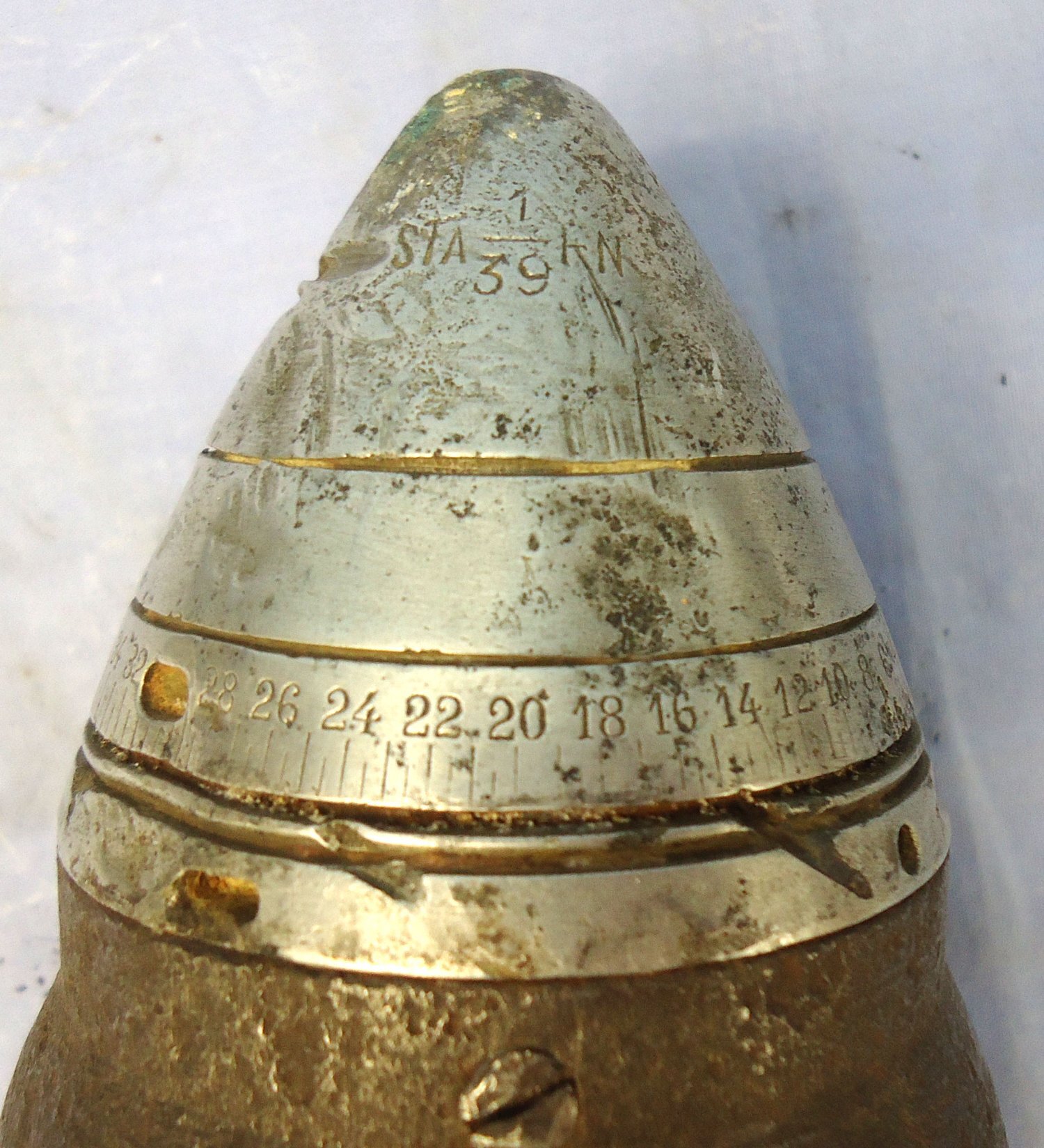 {CATEGORY} - DEACTIVATED INERT. Belgian, Unfired, WW2, 1939 Dated 75mm (75x280R) Shrapnel Round for the Belgian 75mm Canon de 7.5cm 1905 TR Field Gun. - O 2261 DEACTIVATED INERT. Belgian, Unfired, WW2, 1939 Dated 75mm (75x280R) Shrapnel Round for the Belgian 75mm Canon de 7.5cm 1905 TR Field Gun. - O 2261  Other Ammunition