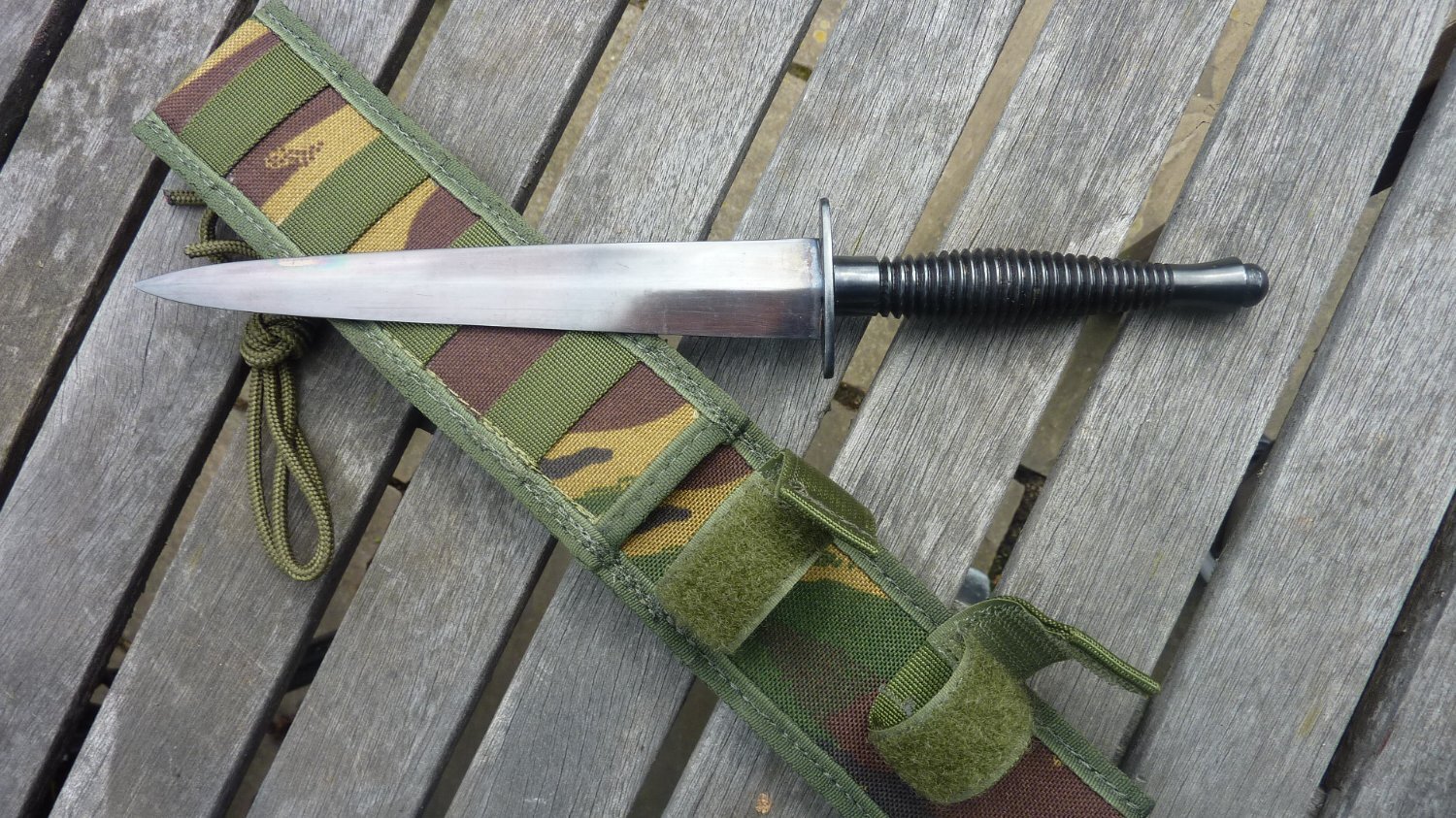  British commando dagger - DPM sheath - Dagger