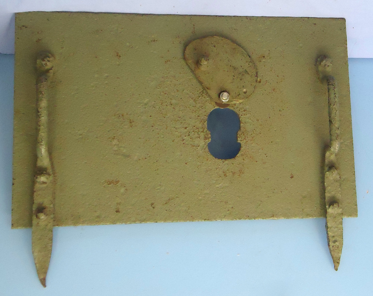 British WW1 \'Sniper\'s Loop\' Trench Plate Armour / Manlet With Swivelling Shutter Mechanism. Sn - 20427 British WW1 \'Sniper\'s Loop\' Trench Plate Armour / Manlet With Swivelling Shutter Mechanism. Sn - 20427 Other Accessory