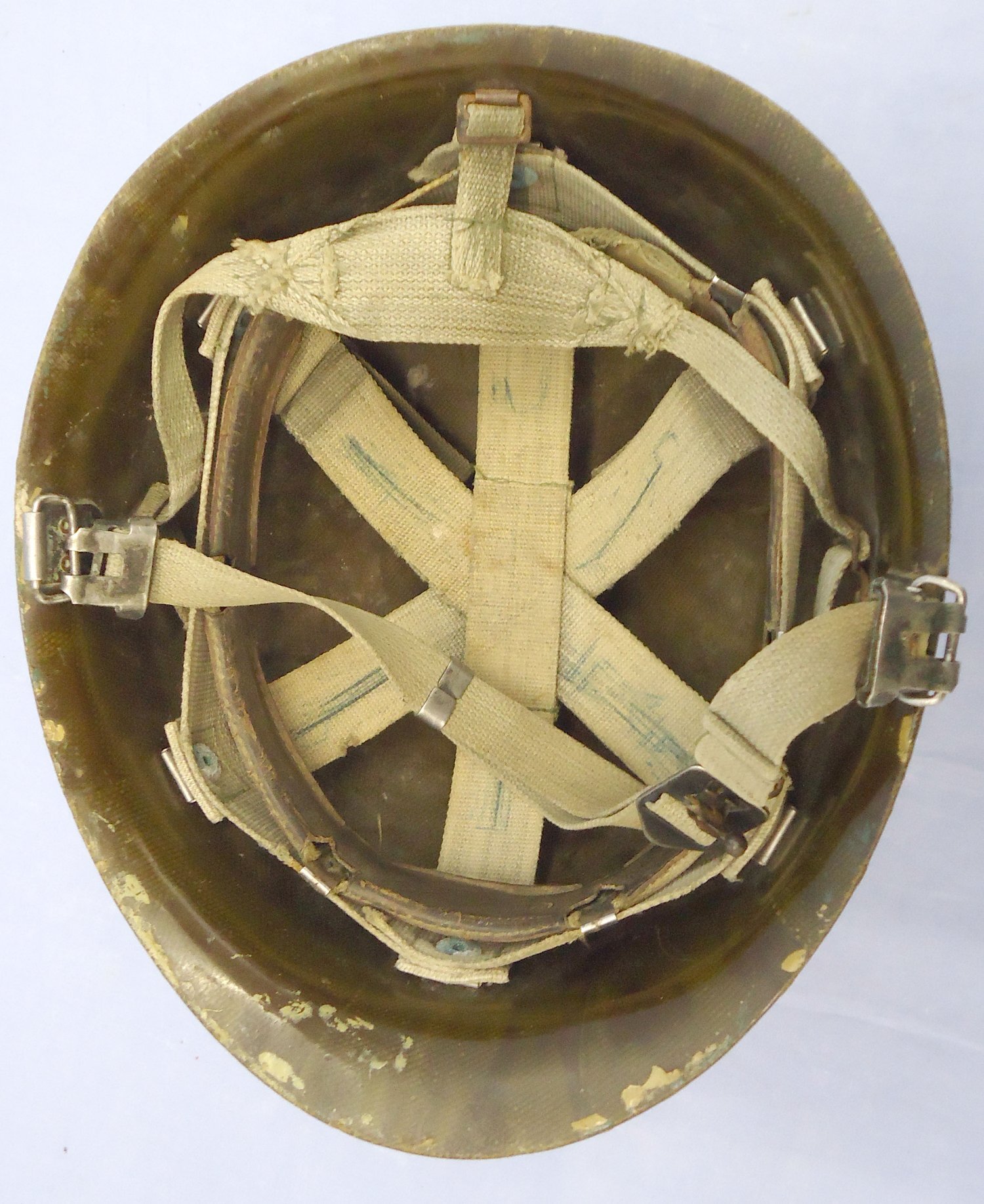 Gulf War Bring Back, Iraqi Revolutionary Guard Captured Helmet. Sn - 23155 Gulf War Bring Back, Iraqi Revolutionary Guard Captured Helmet. Sn - 23155 Antique & Militaria