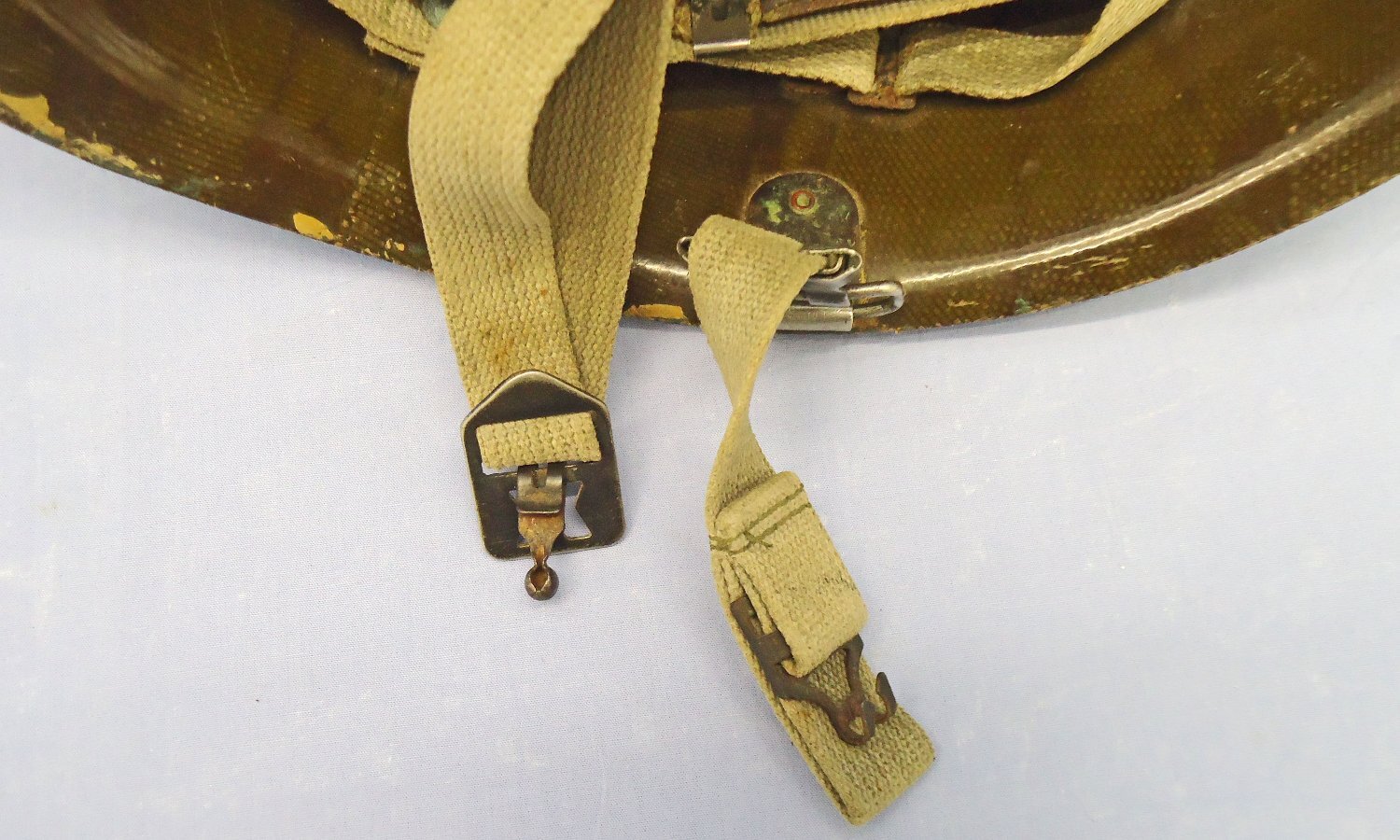  Gulf War Bring Back, Iraqi Revolutionary Guard Captured Helmet. Sn - 23155 Gulf War Bring Back, Iraqi Revolutionary Guard Captured Helmet. Sn - 23155 Antique & Militaria