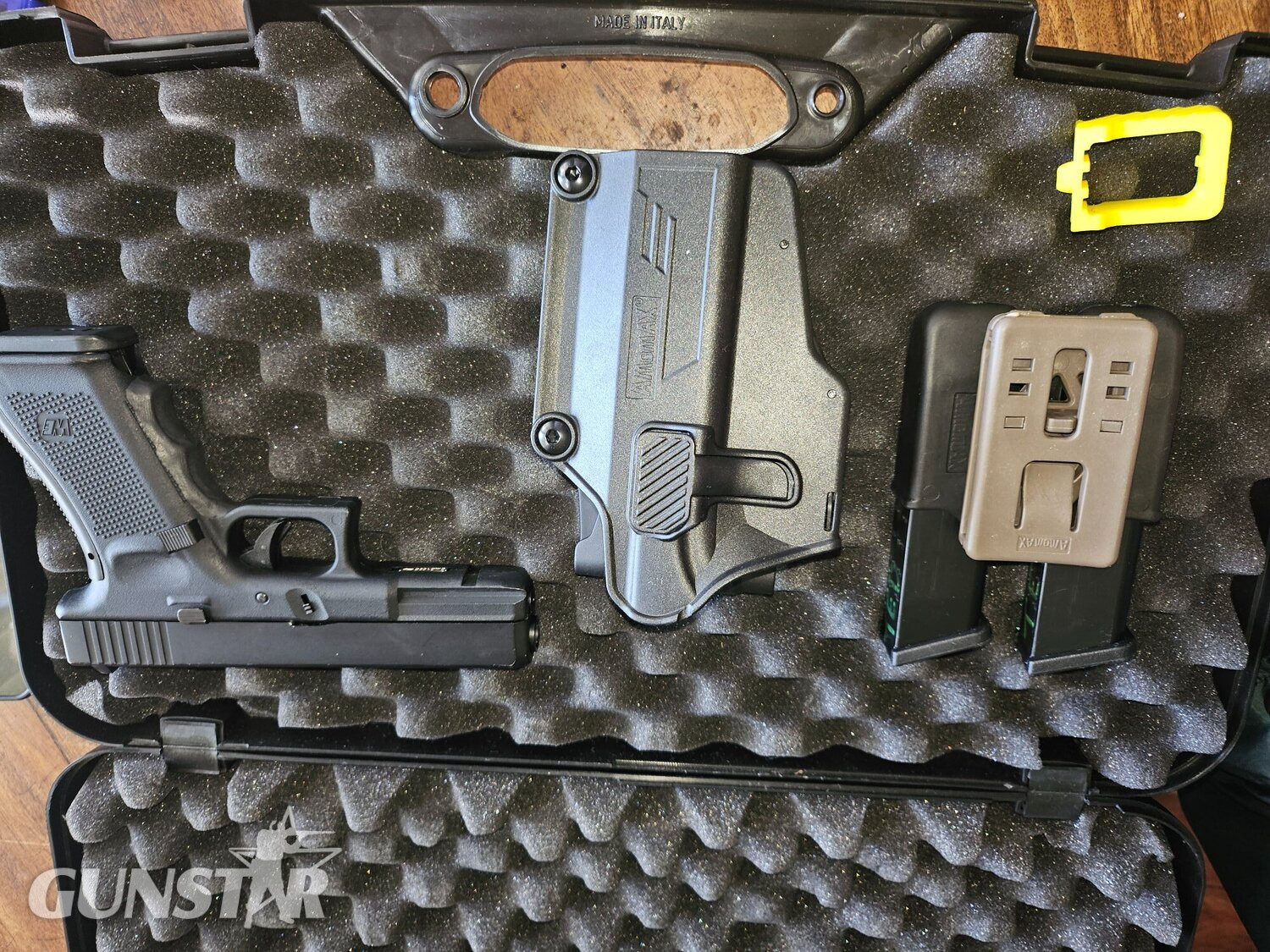 W E glock blowback with extras Glock 6 mm in 