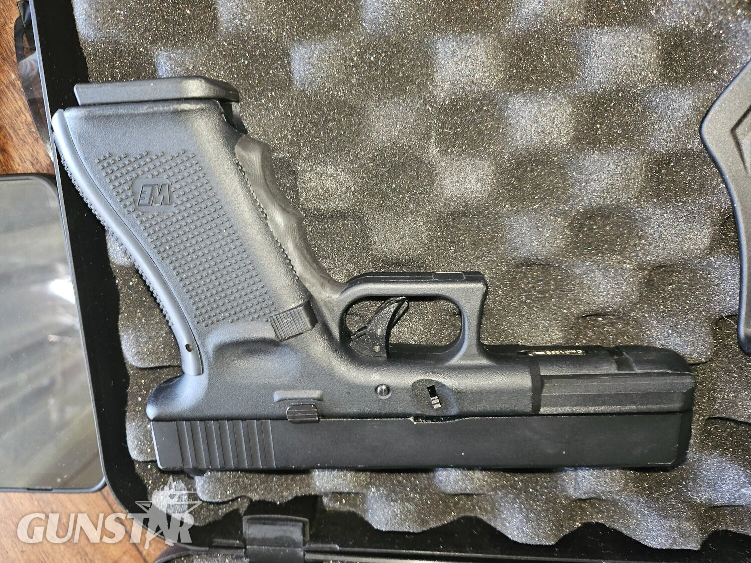 W E glock blowback with extras Glock 6 mm