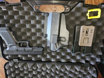 W E glock blowback with extras Glock 4.5mm