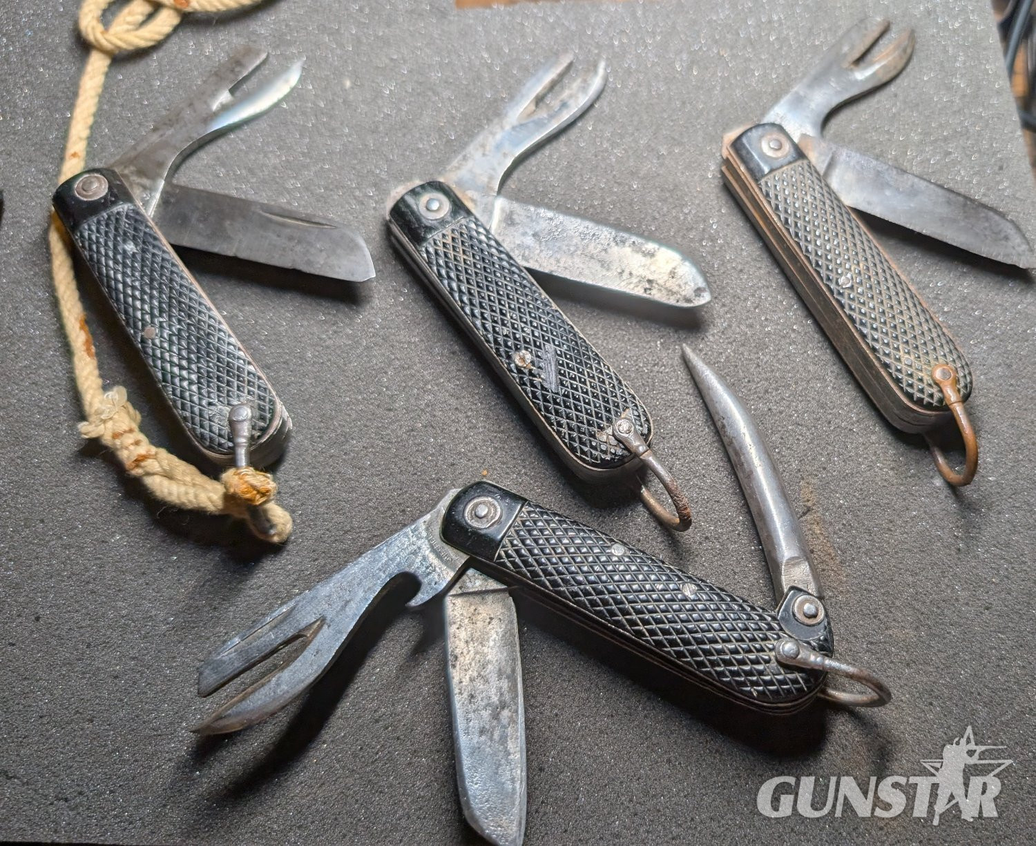 4 x WWII British military clasp knives Knive - {CATEGORY} in 
