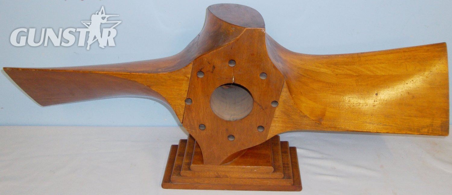  Large Original, WW1 British De Havilland \\\'DH4\\\' Bomber Aircraft Propellor Boss Officer\\\'s Mess Centre Piece with Front Wind \\\'Sestrel\\\' Maritime Clock by Smith & Son Southampton Mounted on Original Propellor Wood Plinth. MISC 809. Large Original, WW1 British De Havilland 'DH4' Bomber Aircraft Propellor Boss Officer's Mess Centre Piece with Front Wind 'Sestrel' Maritime Clock by Smith & Son Southampton Mounted on Original Propellor Wood Plinth. MISC 809. Antique & Militaria