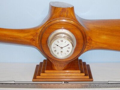 Large Original, WW1 British De Havilland \\\'DH4\\\' Bomber Aircraft Propellor Boss Officer\\\'s Mess Centre Piece with Front Wind \\\'Sestrel\\\' Maritime Clock by Smith & Son Southampton Mounted on Original Propellor Wood Plinth. MISC 809. Large Original, WW1 British De Havilland 'DH4' Bomber Aircraft Propellor Boss Officer's Mess Centre Piece with Front Wind 'Sestrel' Maritime Clock by Smith & Son Southampton Mounted on Original Propellor Wood Plinth. MISC 809. Antique & Militaria