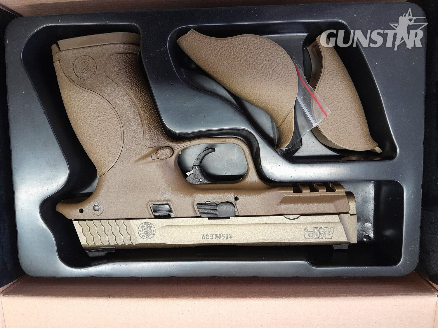 Smith & Wesson M&P 9 6 mm - {CATEGORY} in 