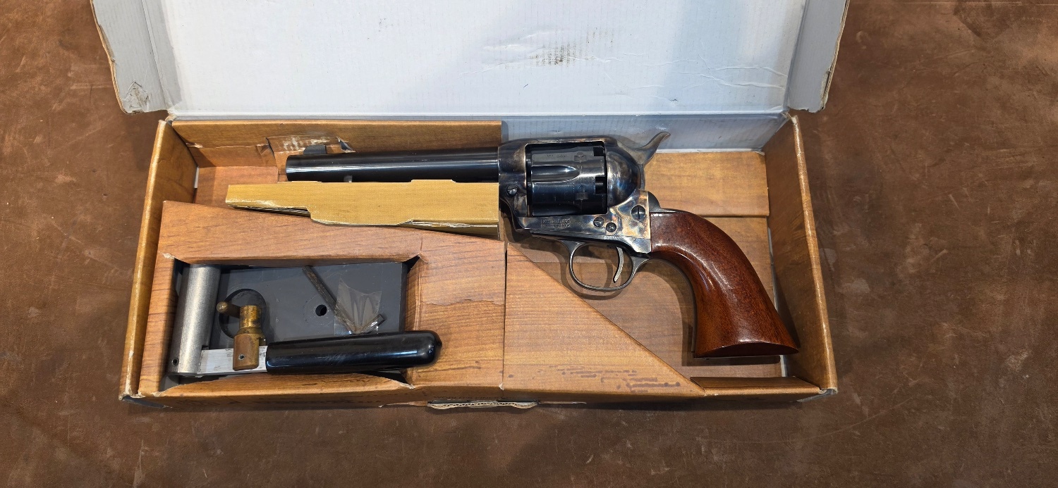 A.Uberti Cattleman 1873 .44 Revolver in 