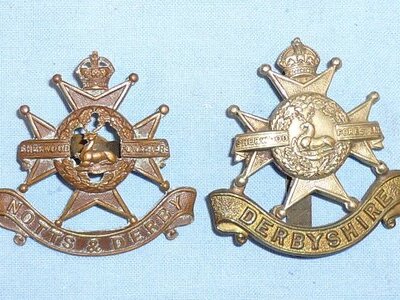 Pair* Derbyshire Regiment (Sherwood Foresters) & Notts & Derby Cap Badges. BA 895. Pair* Derbyshire Regiment (Sherwood Foresters) & Notts & Derby Cap Badges. BA 895.  Antique & Militaria