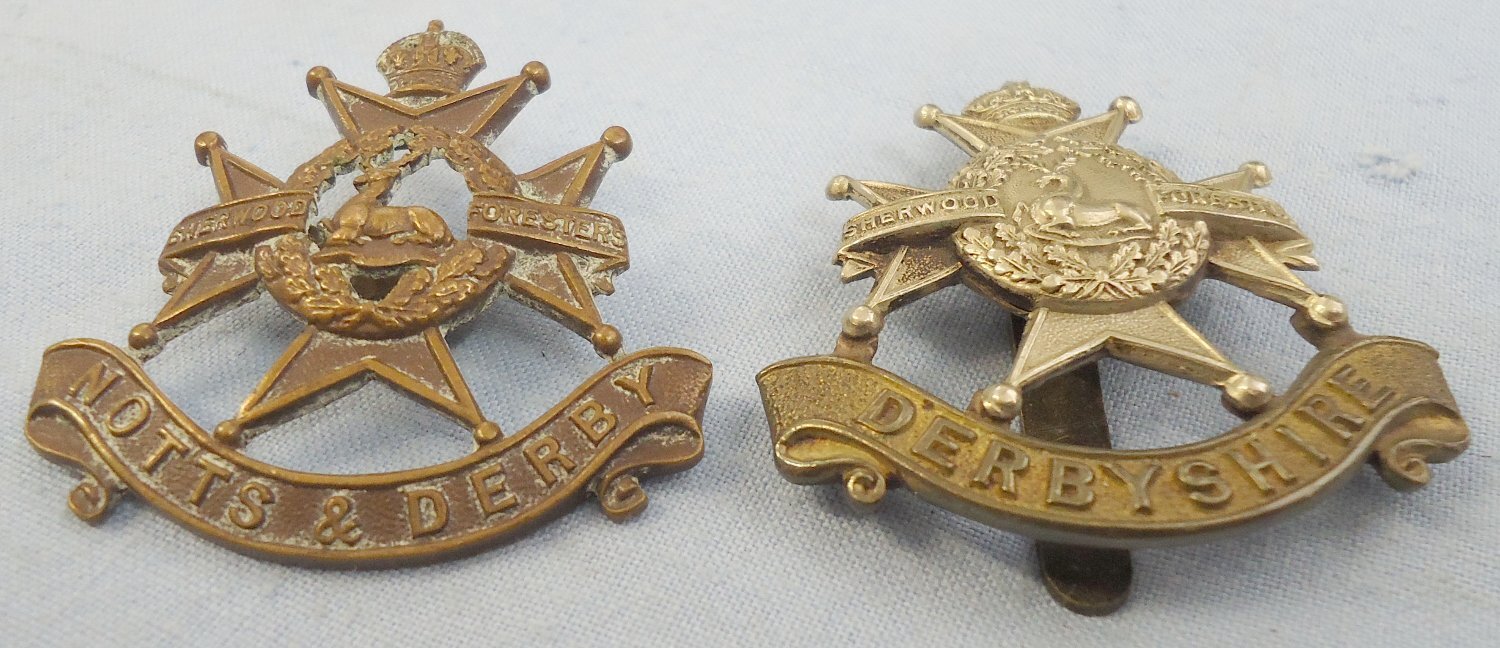 Pair* Derbyshire Regiment (Sherwood Foresters) & Notts & Derby Cap Badges. BA 895. Pair* Derbyshire Regiment (Sherwood Foresters) & Notts & Derby Cap Badges. BA 895.  Antique & Militaria