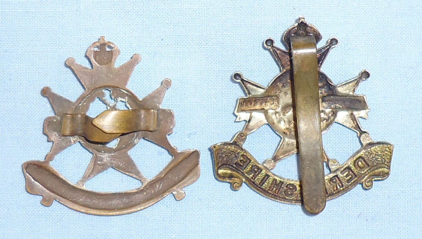  Pair* Derbyshire Regiment (Sherwood Foresters) & Notts & Derby Cap Badges. BA 895. Pair* Derbyshire Regiment (Sherwood Foresters) & Notts & Derby Cap Badges. BA 895.  Antique & Militaria