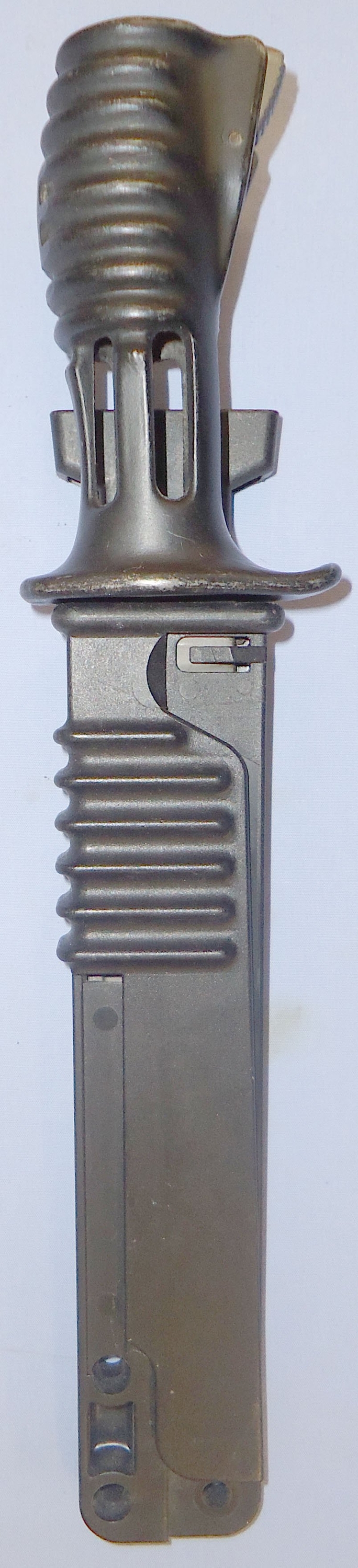  British L3A1 Bayonet Scabbard for the SA80 Rifle. 22416:2 Bayonet