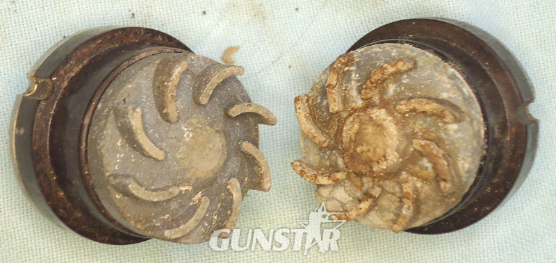 INERT DEACTIVATED. Rare German WW2 Pair Of eAZ 66 A Superfast Nose Fuses In Transit Container With Packing Piece For The SD-4 HL Splitterbomb. - O 1782 INERT DEACTIVATED. Rare German WW2 Pair Of eAZ 66 A Superfast Nose Fuses In Transit Container With Packing Piece For The SD-4 HL Splitterbomb. - O 1782  Other Ammunition 
