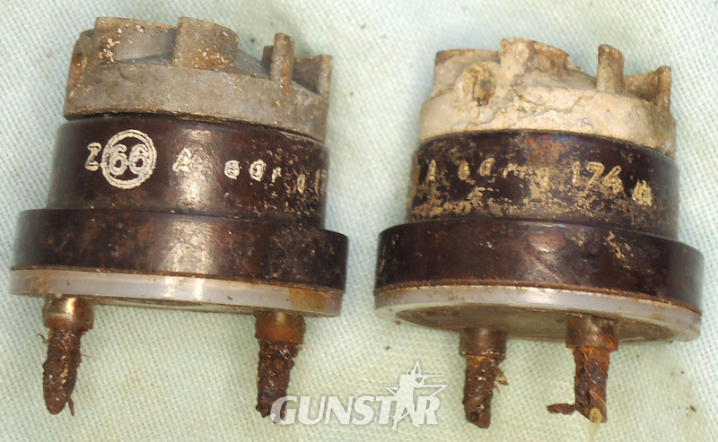 {CATEGORY} - INERT DEACTIVATED. Rare German WW2 Pair Of eAZ 66 A Superfast Nose Fuses In Transit Container With Packing Piece For The SD-4 HL Splitterbomb. - O 1782 INERT DEACTIVATED. Rare German WW2 Pair Of eAZ 66 A Superfast Nose Fuses In Transit Container With Packing Piece For The SD-4 HL Splitterbomb. - O 1782  Other Ammunition