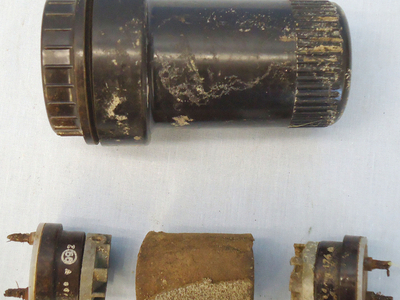 INERT DEACTIVATED. Rare German WW2 Pair Of eAZ 66 A Superfast Nose Fuses In Transit Container With Packing Piece For The SD-4 HL Splitterbomb. - O 1782 INERT DEACTIVATED. Rare German WW2 Pair Of eAZ 66 A Superfast Nose Fuses In Transit Container With Packing Piece For The SD-4 HL Splitterbomb. - O 1782  Other