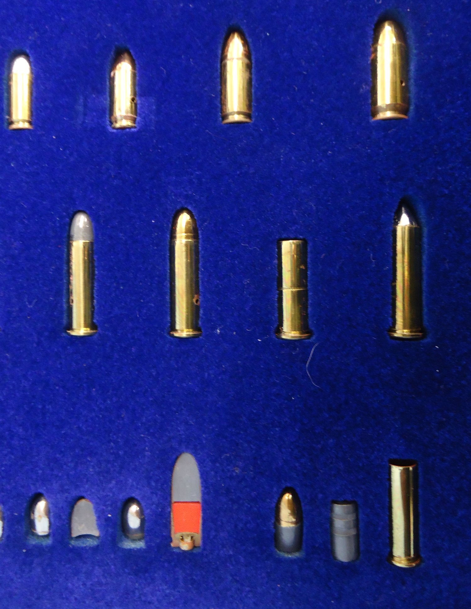 {CATEGORY} - DEACTIVATED INERT Original, Unfired, Factory, Dynamit Nobel Pistol Ammunition Display Case with Rounds. - O 2284 DEACTIVATED INERT Original, Unfired, Factory, Dynamit Nobel Pistol Ammunition Display Case with Rounds. - O 2284 Various Other Ammunition in 