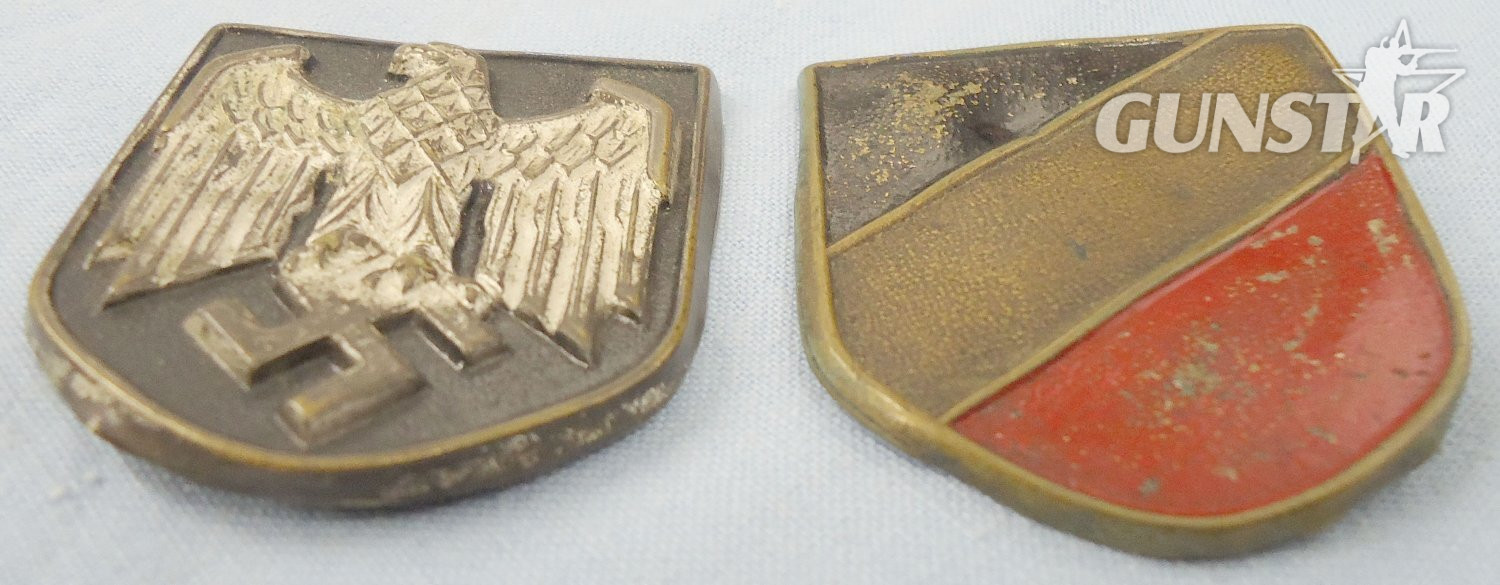 Pair* WWII Afrika Korps Kriegsmarine and Tri-Colour Shield Pith Helmet badges. M 142. Pair* WWII Afrika Korps Kriegsmarine and Tri-Colour Shield Pith Helmet badges. M 142.  Antique & Militaria
