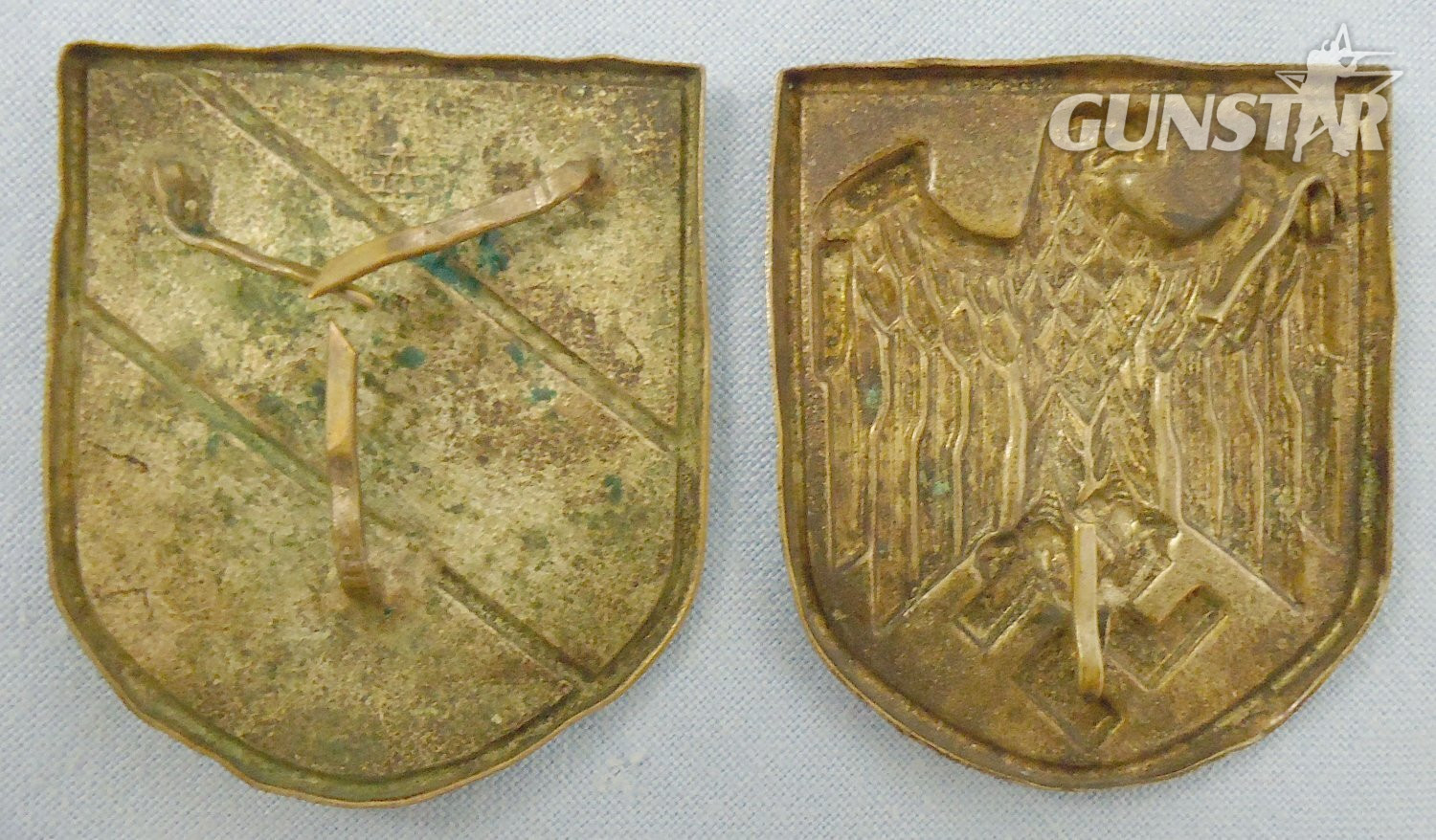  Pair* WWII Afrika Korps Kriegsmarine and Tri-Colour Shield Pith Helmet badges. M 142. Pair* WWII Afrika Korps Kriegsmarine and Tri-Colour Shield Pith Helmet badges. M 142.  Antique & Militaria