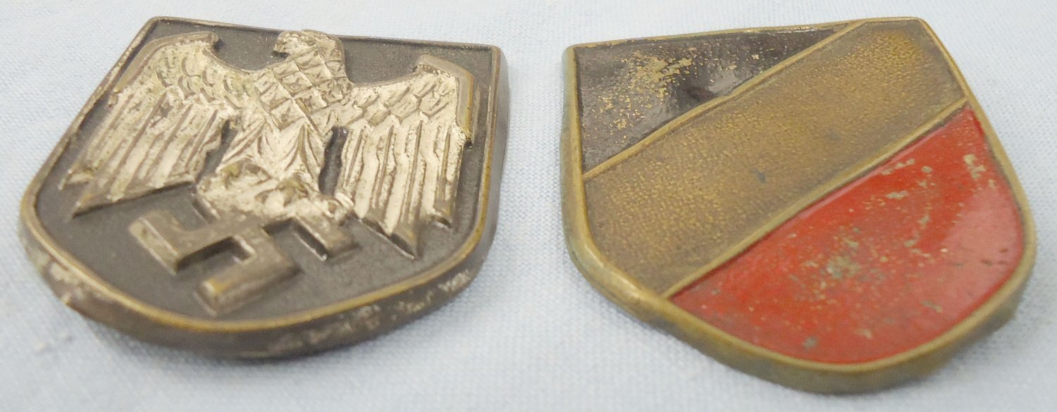 Pair* WWII Afrika Korps Kriegsmarine and Tri-Colour Shield Pith Helmet badges. M 142. Pair* WWII Afrika Korps Kriegsmarine and Tri-Colour Shield Pith Helmet badges. M 142.  Antique & Militaria