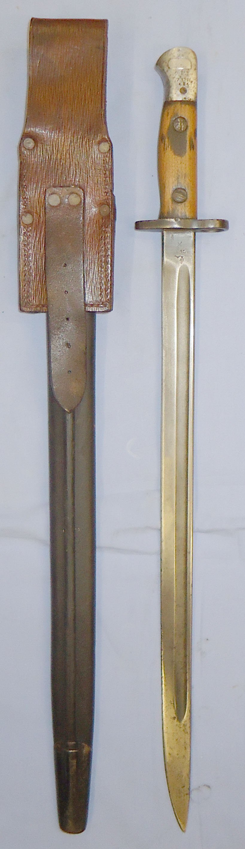  British ‘1907’ Pattern Bayonet MkII Scabbard Leather Frog. 22426:5 Bayonet