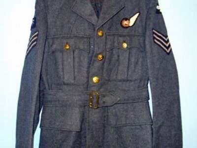 WW2 1945 RAF Sergeant\'s Tunic With Embroidered Air Gunner Badge, Rank Insignia RAF Eagle & Air Gunner & Radio Operator / Mechanic Patch Size 8. U 378. WW2 1945 RAF Sergeant's Tunic With Embroidered Air Gunner Badge, Rank Insignia RAF Eagle & Air Gunner & Radio Operator / Mechanic Patch Size 8. U 378. Clothing