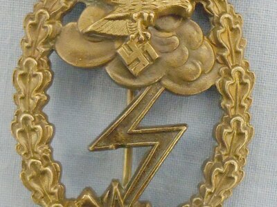 Nazi Luftwaffe WWII Ground Combat Badge by G.H. Osang, Dresden. 22104. Nazi Luftwaffe WWII Ground Combat Badge by G.H. Osang, Dresden. 22104.  Antique & Militaria