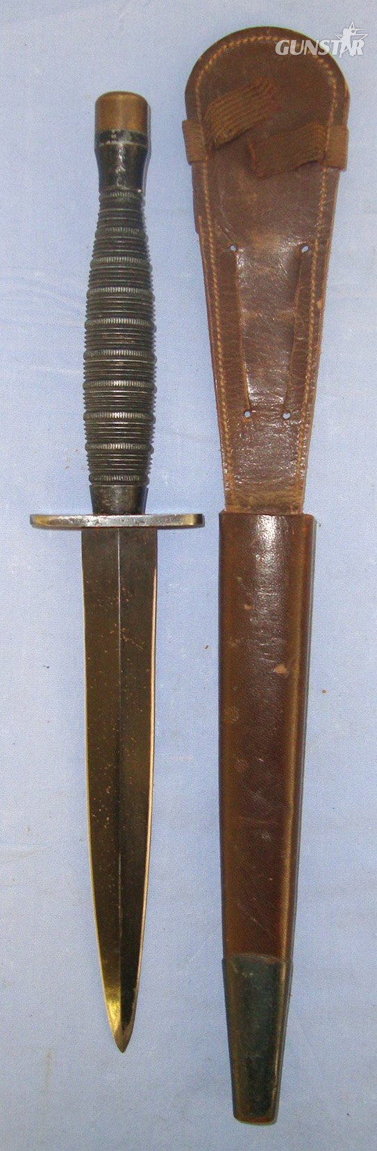 VERY RARE**TEN ROPED RINGS VARIANT**WW2 British Officer’s Private Purchase Ribbed & Roped Alloy Handle Fairbairn Sykes FS Commando Fighting Knife & Scabbard. Sn 21967:3 Knive