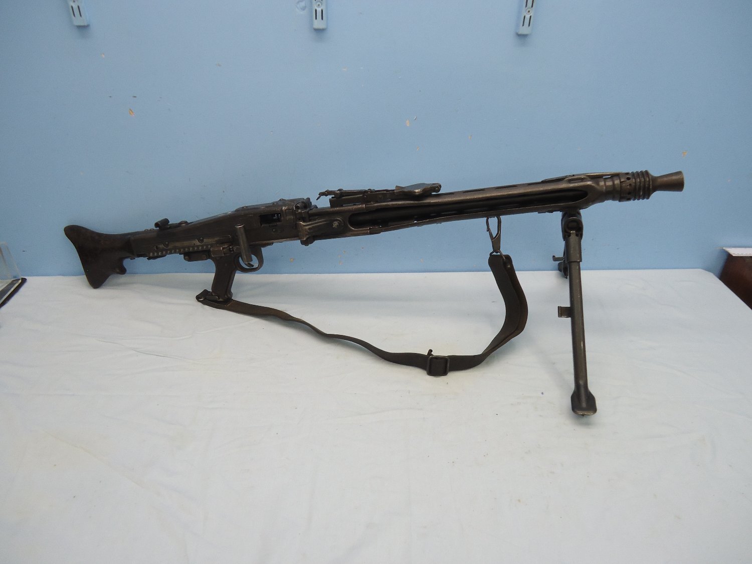 Rare, Variant, German, MG42 (Rheinmetall MG42/58) (Early Production). 7.62x51 Machine Gun and Sling. ** OLD SPEC** 1996 UK DEACTIVATION CERTIFICATED** D 5989 Various Machine Gun - {CATEGORY} in 