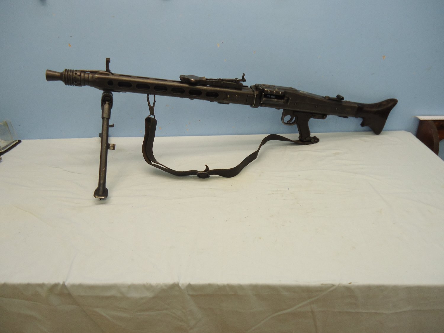 Rare, Variant, German, MG42 (Rheinmetall MG42/58) (Early Production). 7.62x51 Machine Gun and Sling. ** OLD SPEC** 1996 UK DEACTIVATION CERTIFICATED** D 5989 Various Machine Gun - {CATEGORY}