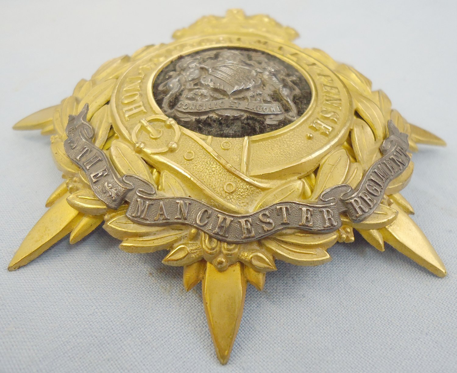 Post ‘1901’ Kings Crown Officers Silver Gilt ‘Manchester Regiment’ Helmet Plate. 19289:10 Post ‘1901’ Kings Crown Officers Silver Gilt ‘Manchester Regiment’ Helmet Plate. 19289:10 Antique & Militaria