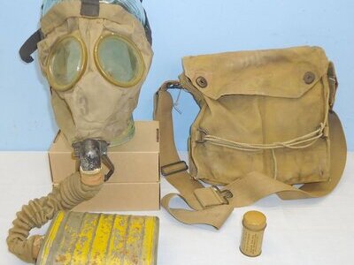 WWI 1917 Pattern U.S Gas Mask with Anti-Dimming Stick, Instructions and Haversack. 22441:36 WWI 1917 Pattern U.S Gas Mask with Anti-Dimming Stick, Instructions and Haversack. 22441:36 Antique & Militaria