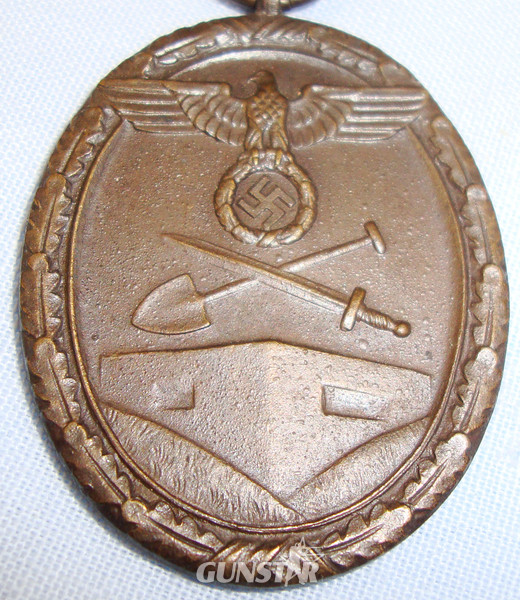 WWII Nazi Issue West Wall Medal and Ribbon. N 113. WWII Nazi Issue West Wall Medal and Ribbon. N 113. Antique & Militaria