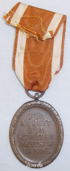  WWII Nazi Issue West Wall Medal and Ribbon. N 113. WWII Nazi Issue West Wall Medal and Ribbon. N 113. Antique & Militaria
