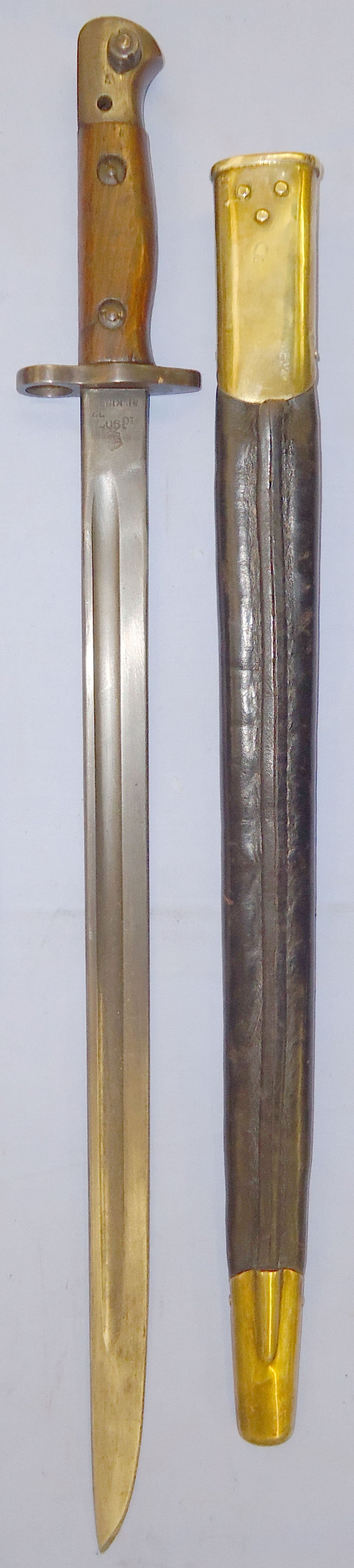 WWI Dated P1907 Bayonet with 2nd Pattern Scabbard with Brass Fittings by Wilkinson. BAYO 402. Bayonet