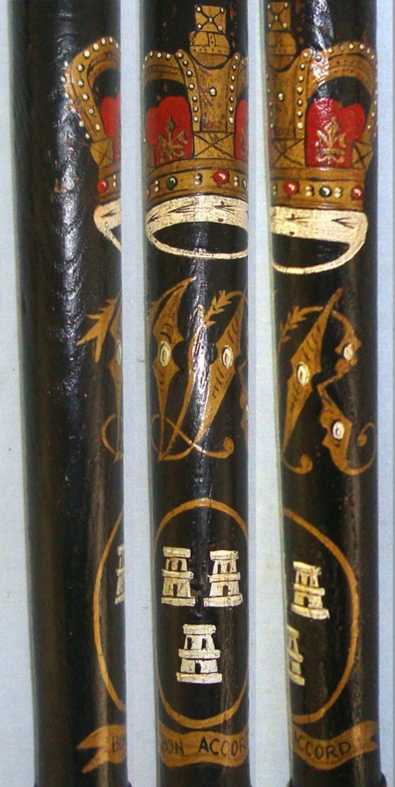 Victorian Era Scottish Aberdeen City Police Constabulary Queen’s Crown Hand Painted Decoration Ebonised Wood Police Truncheon With Collection Number Brass Tag 120 ** FROM THE GEORGE RALPH LEYLAND COLLECTION OF TRUNCHEONS & TIPSTAFFS** Sn 22811 Antique & Militaria