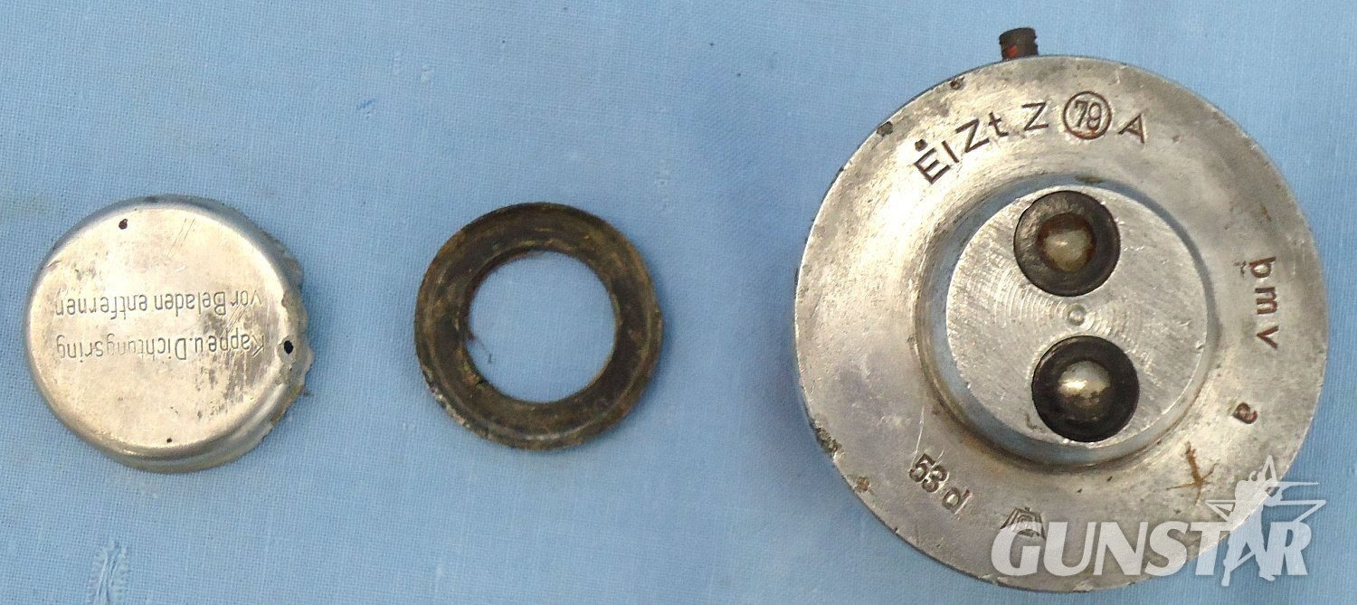 INERT DEACTIVATED, WW2, German No 79A, EiZtZ 79A Electrical Pyrotechnic Bomb Fuze, Safety Cap & Bakelite Transit Container. - O 2211 INERT DEACTIVATED, WW2, German No 79A, EiZtZ 79A Electrical Pyrotechnic Bomb Fuze, Safety Cap & Bakelite Transit Container. - O 2211  Other Ammunition 