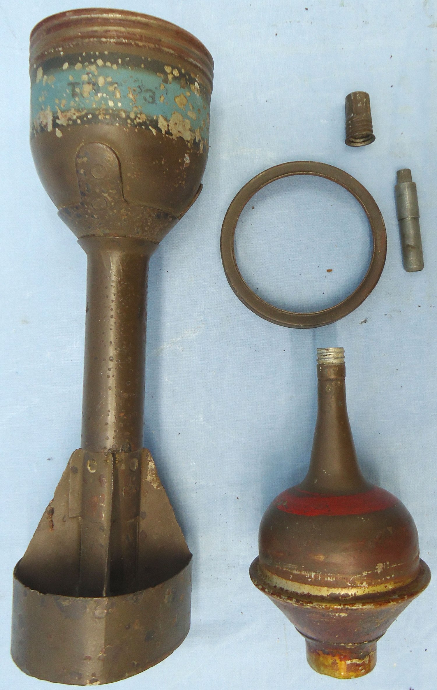 INERT DEACTIVATED. British WW2, 1944 Dated, PIAT Mark IV, (Projector Infantry Anti-tank) HEAT (High Explosive Anti Tank) Round & Fuze. Sn 23341 INERT DEACTIVATED. British WW2, 1944 Dated, PIAT Mark IV, (Projector Infantry Anti-tank) HEAT (High Explosive Anti Tank) Round & Fuze. Sn 23341 Various Other Ammunition 