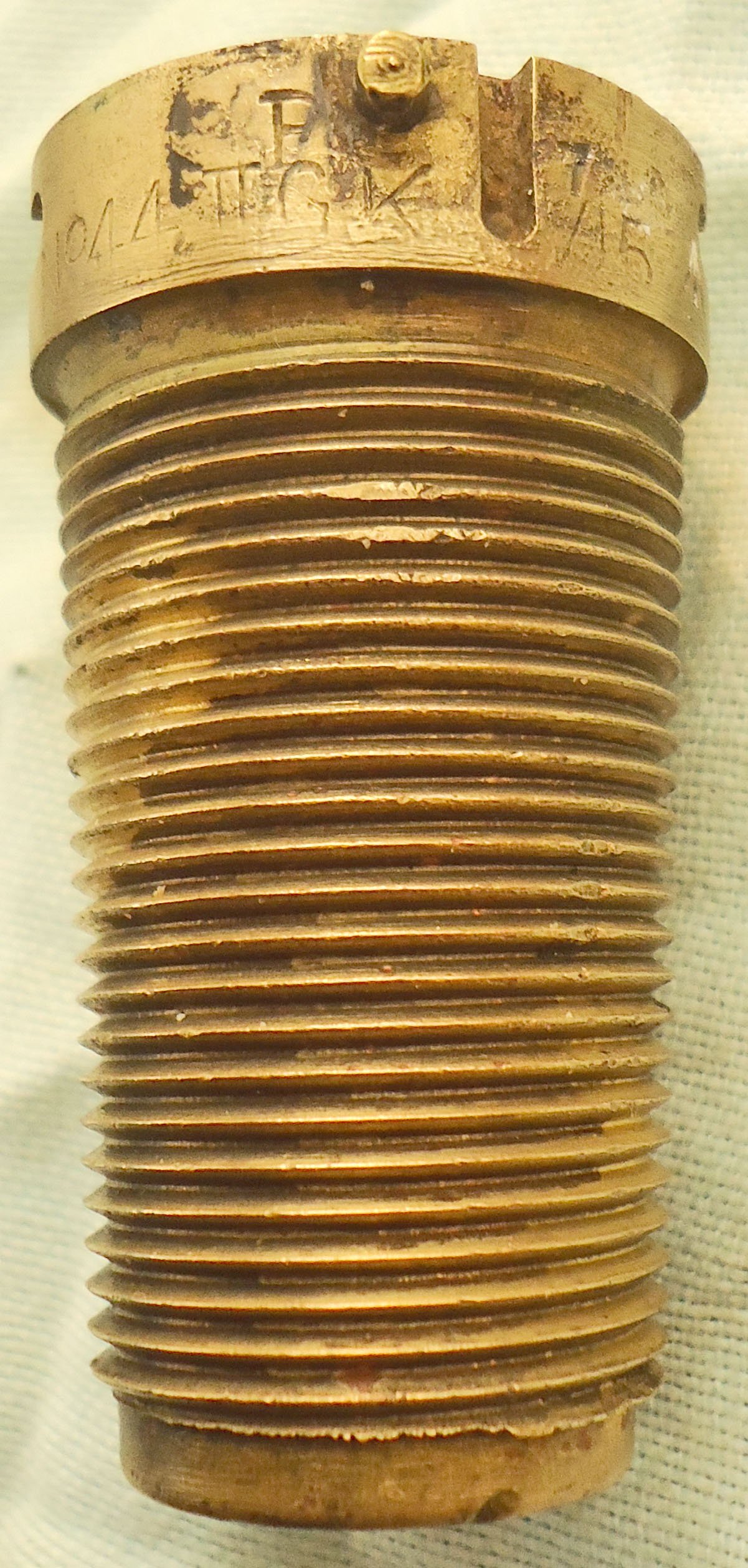 {CATEGORY} - INERT DEACTIVATED. Rare, British, WW1, (1915 Dated), Unfired, British No 44 Mark II Percussion Nose Fuze & Transit Cap For High Explosive & Smoke Rounds. - O 2198 INERT DEACTIVATED. Rare, British, WW1, (1915 Dated), Unfired, British No 44 Mark II Percussion Nose Fuze & Transit Cap For High Explosive & Smoke Rounds. - O 2198  Other Ammunition