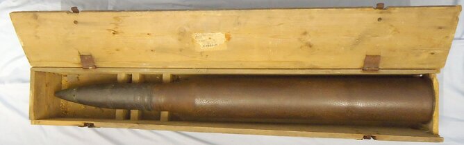 INERT DEACTIVATED. Rare Unfired German WW2 King Tiger 8.8cm (88 x 822R) High Explosive (HE) Round for the KwK43 Gun And the PaK43 Anti Tank Guns complete with its Original Wooden Transit Case. Sn - 22308 INERT DEACTIVATED. Rare Unfired German WW2 King Tiger 8.8cm (88 x 822R) High Explosive (HE) Round for the KwK43 Gun And the PaK43 Anti Tank Guns complete with its Original Wooden Transit Case. Sn - 22308  Other Ammunition - {CATEGORY}