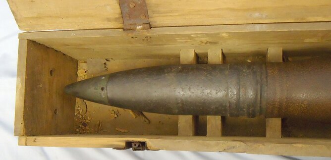 INERT DEACTIVATED. Rare Unfired German WW2 King Tiger 8.8cm (88 x 822R) High Explosive (HE) Round for the KwK43 Gun And the PaK43 Anti Tank Guns complete with its Original Wooden Transit Case. Sn - 22308 INERT DEACTIVATED. Rare Unfired German WW2 King Tiger 8.8cm (88 x 822R) High Explosive (HE) Round for the KwK43 Gun And the PaK43 Anti Tank Guns complete with its Original Wooden Transit Case. Sn - 22308  Other Ammunition 