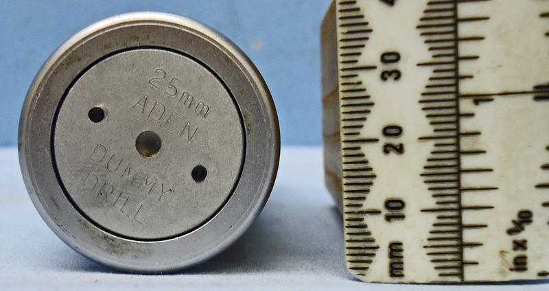 INERT. Mint British 25mm Aden Mark 5 (25x137) Dummy Drill Round In Cardboard Transit Sleeve. - O 1677 INERT. Mint British 25mm Aden Mark 5 (25x137) Dummy Drill Round In Cardboard Transit Sleeve. - O 1677  Other Ammunition