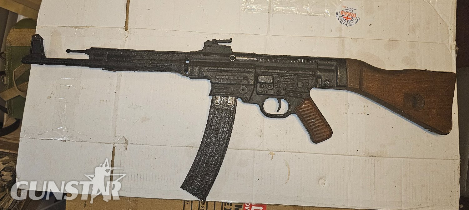 MP44/STG44  Assault Rifle None  Submachine Gun