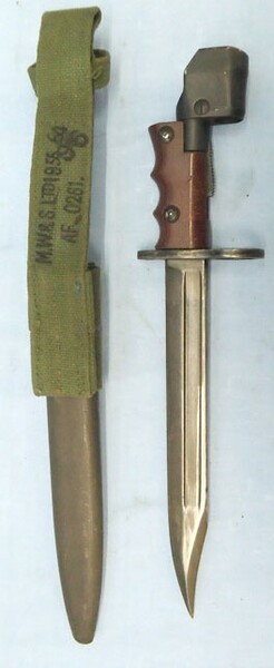 British No 7 MK 1 L, Bayonet For The No 4 Rifle & MK V Sten Sub Machine Gun, Wit Bayonet