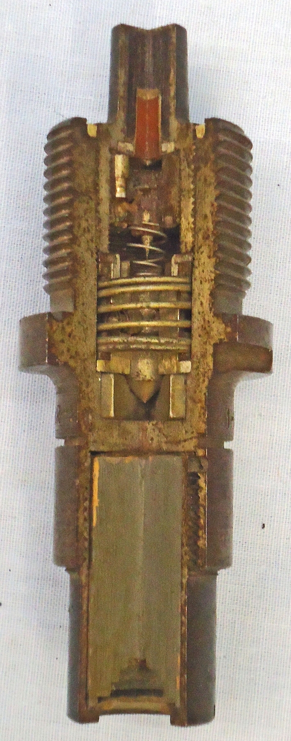 INERT DEACTIVATED. Russian Cutaway BDR-2 Base Fuze For 85 &100MM Armour Piercing Projectiles On Display Stand. - O 1972 INERT DEACTIVATED. Russian Cutaway BDR-2 Base Fuze For 85 &100MM Armour Piercing Projectiles On Display Stand. - O 1972  Other Ammunition - {CATEGORY} in 