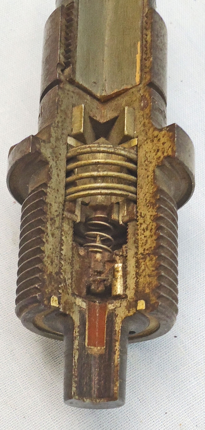 INERT DEACTIVATED. Russian Cutaway BDR-2 Base Fuze For 85 &100MM Armour Piercing Projectiles On Display Stand. - O 1972 INERT DEACTIVATED. Russian Cutaway BDR-2 Base Fuze For 85 &100MM Armour Piercing Projectiles On Display Stand. - O 1972  Other Ammunition 